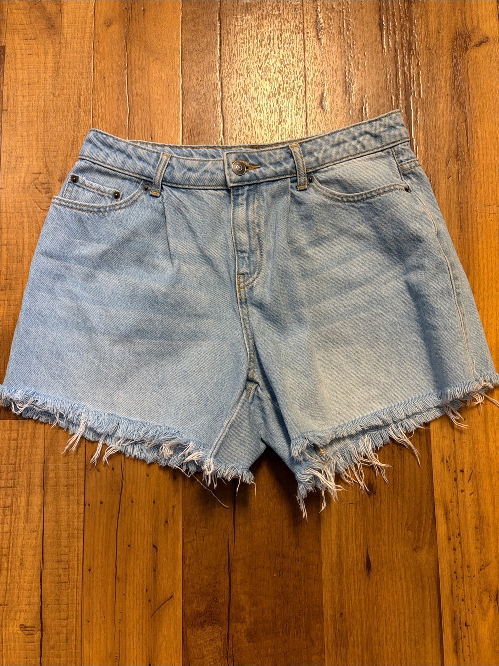 Future Collective Jeans Women's Light Wash Frayed Hem Denim Shorts 30.5 x 4